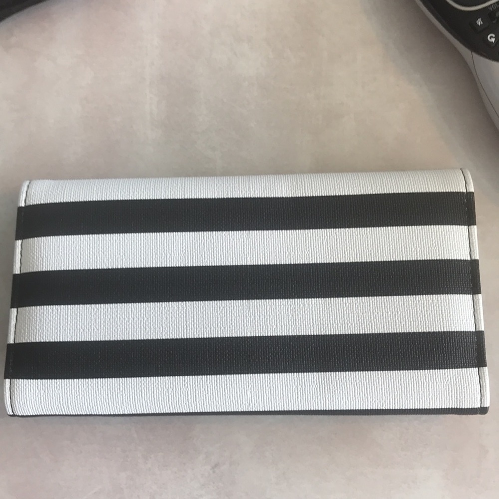 KUT from the Kloth! Brand New beautiful wallett!